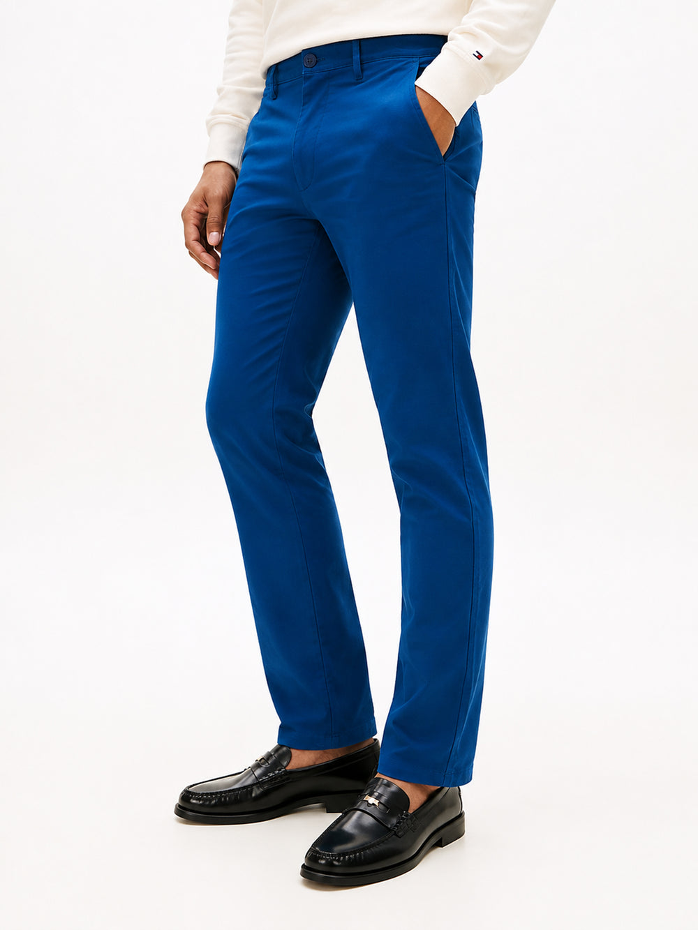 Men Slim Straight Fit Solid Twill Trouser