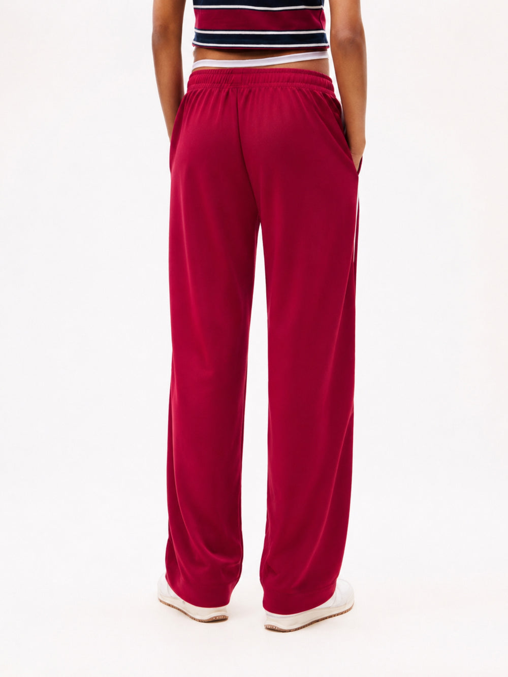 Women Solid Straight Fit Track Pant