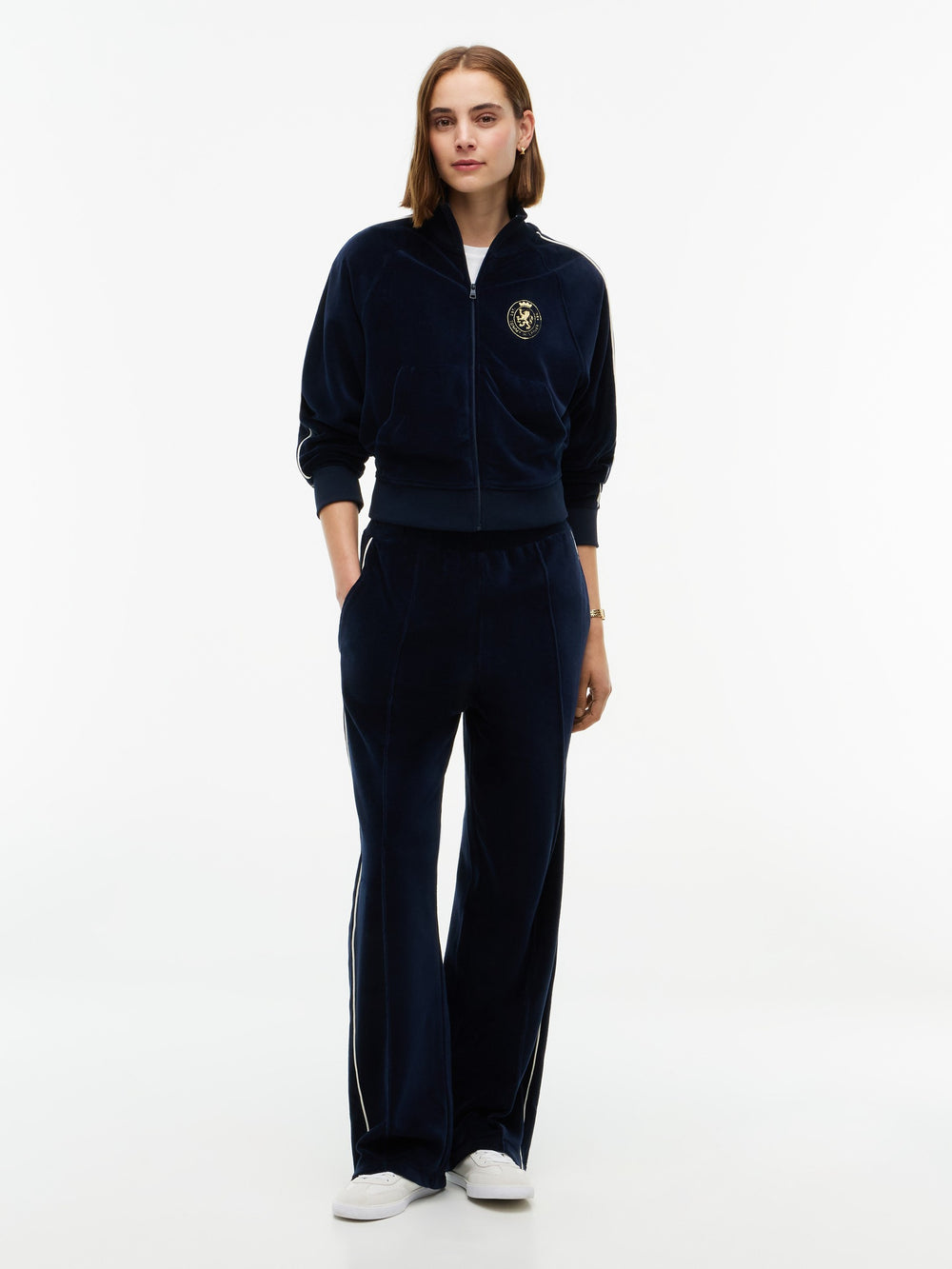 Women Solid Straight Fit Track Pant
