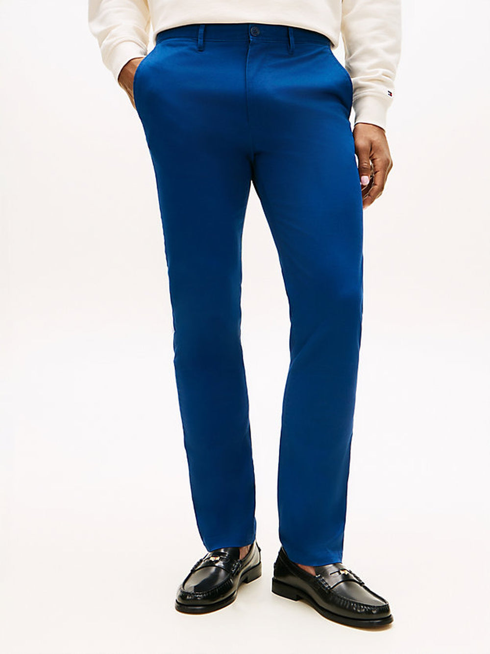 Men Slim Straight Fit Solid Twill Trouser