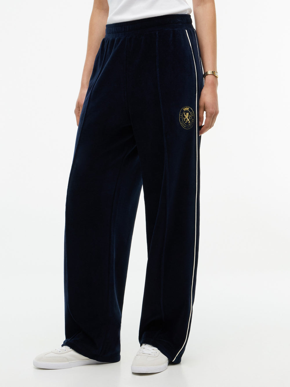 Women Solid Straight Fit Track Pant