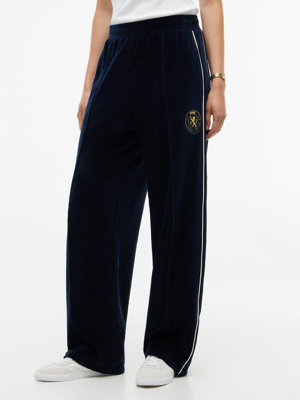 Women Solid Straight Fit Track Pant