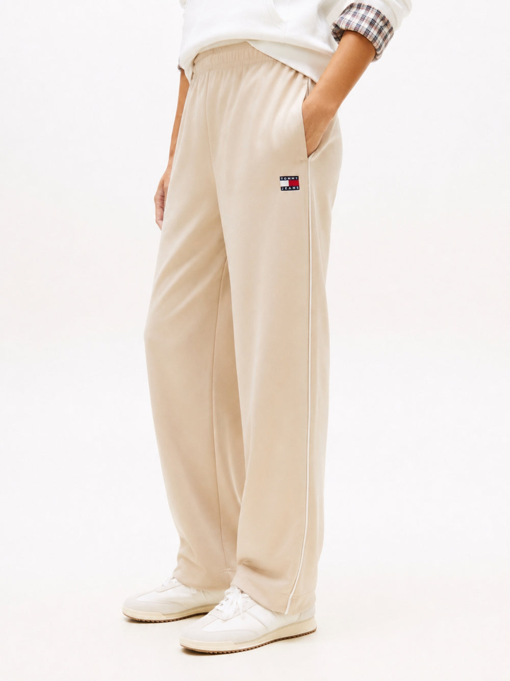 Women Solid Straight Fit Track Pant