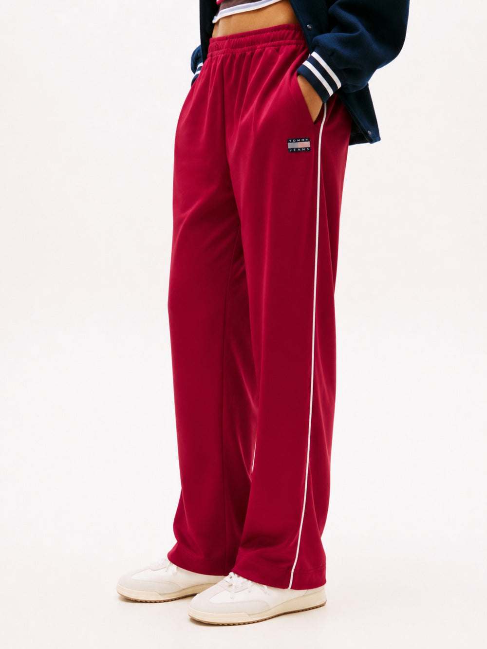 Women Solid Straight Fit Track Pant