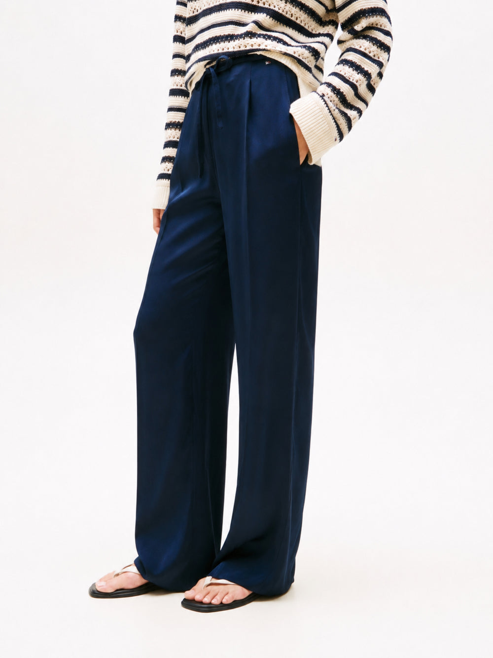 Women Solid Relaxed Straight Trouser