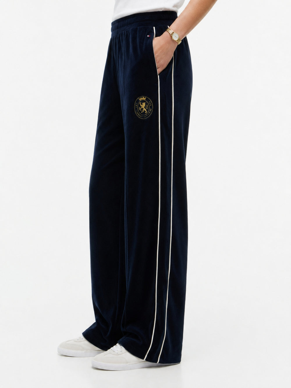 Women Solid Straight Fit Track Pant