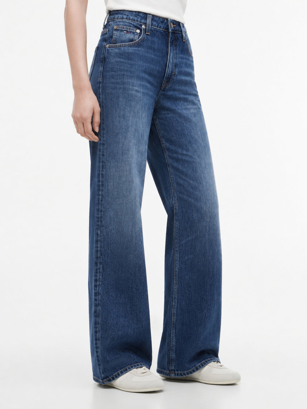 Women Mid Rise Mid Wash Stretch Relaxed Straight Jeans